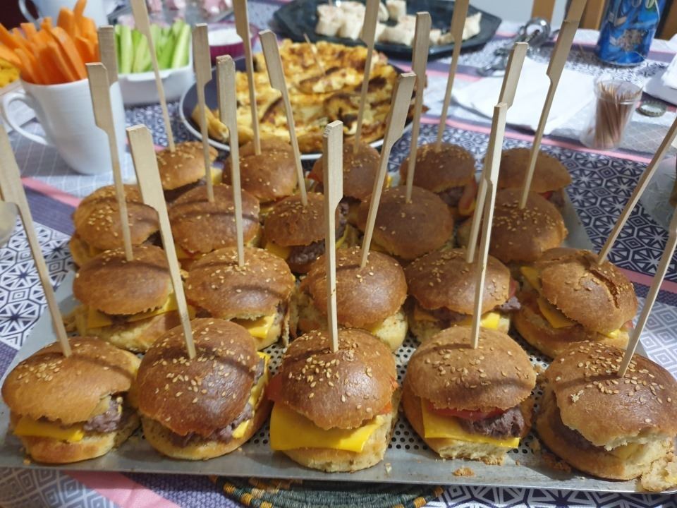 Buffet apéro dinatoire à la Plage de Rochelongue : votre boulangère vous régale !